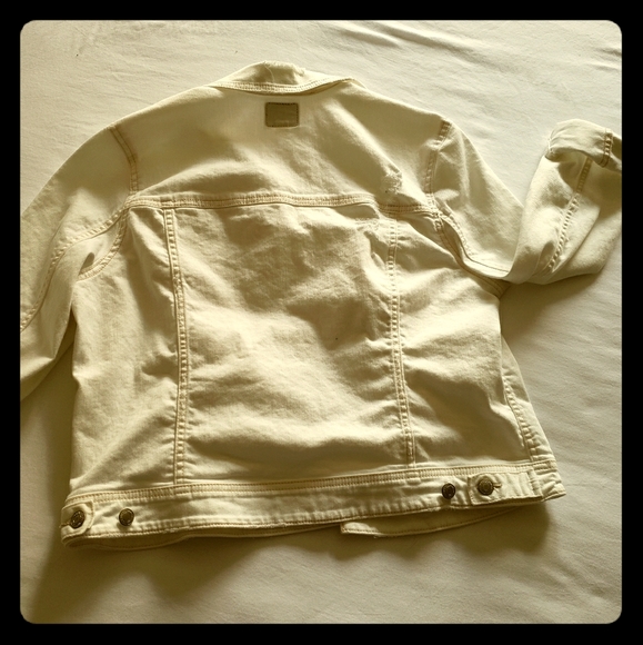 NWOT American Eagle Distressed Ivory Denim Jacket - Picture 3 of 8
